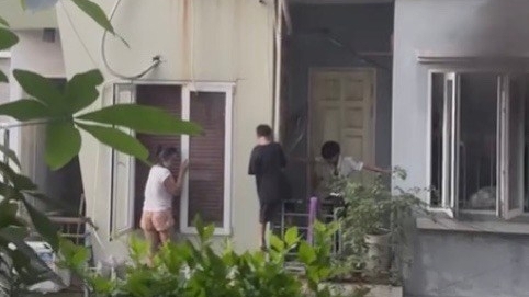 Quận Ba Đình: Cháy căn nhà 4 tầng, một gia đình kịp thoát khỏi bàn tay "bà hoả"