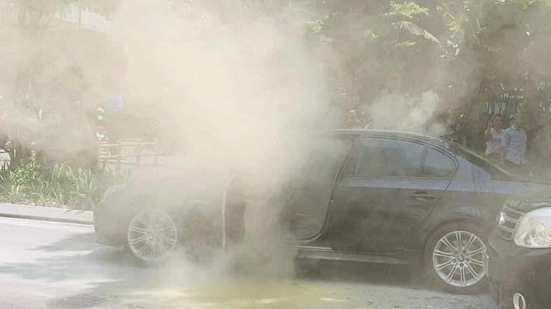 Hà Nội: Một ngày hai chiếc xe ô tô BMW tiền tỷ và xe Ford bất ngờ bốc cháy