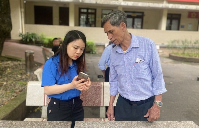 Người dân hưởng lợi từ cấp phiếu lý lịch tư pháp qua ứng dụng VNeID