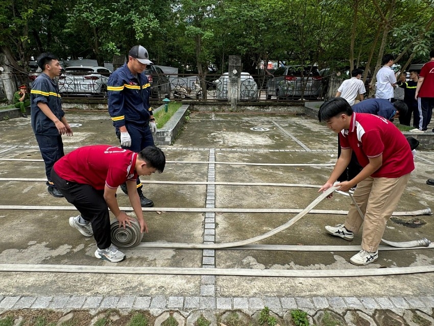 Thực hành trải nghiệm.