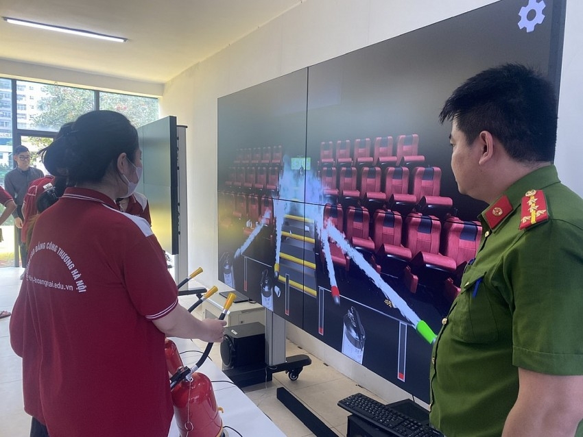 Học sinh hào hứng trải nghiệm