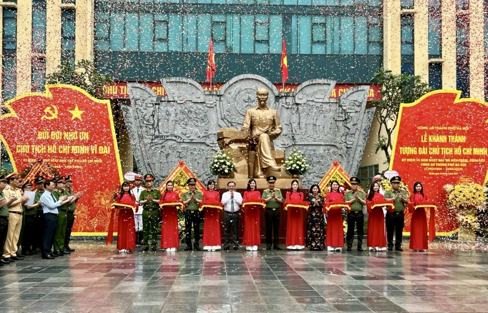 Khánh thành tượng đài Chủ tịch Hồ Chí Minh - bức phù điêu Bác Hồ với Công an Thủ đô