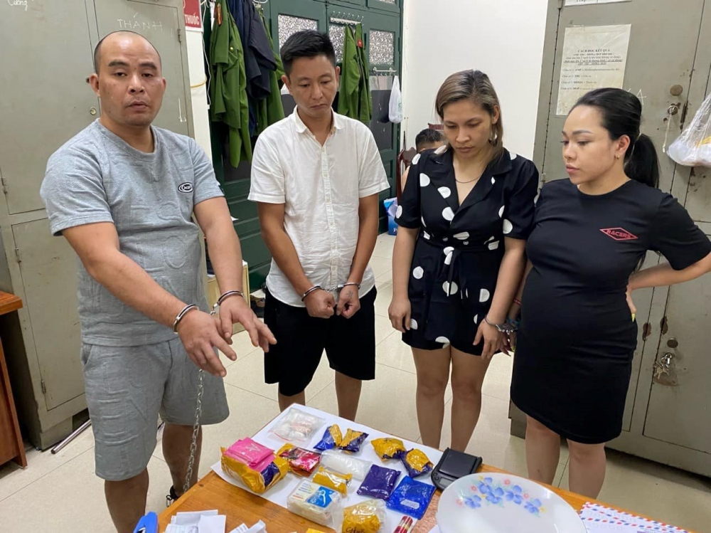 Đường dây tổ chức sử dụng ma túy tại nhà Nguyễn Phú Chiến. Ảnh: Chu Dũng