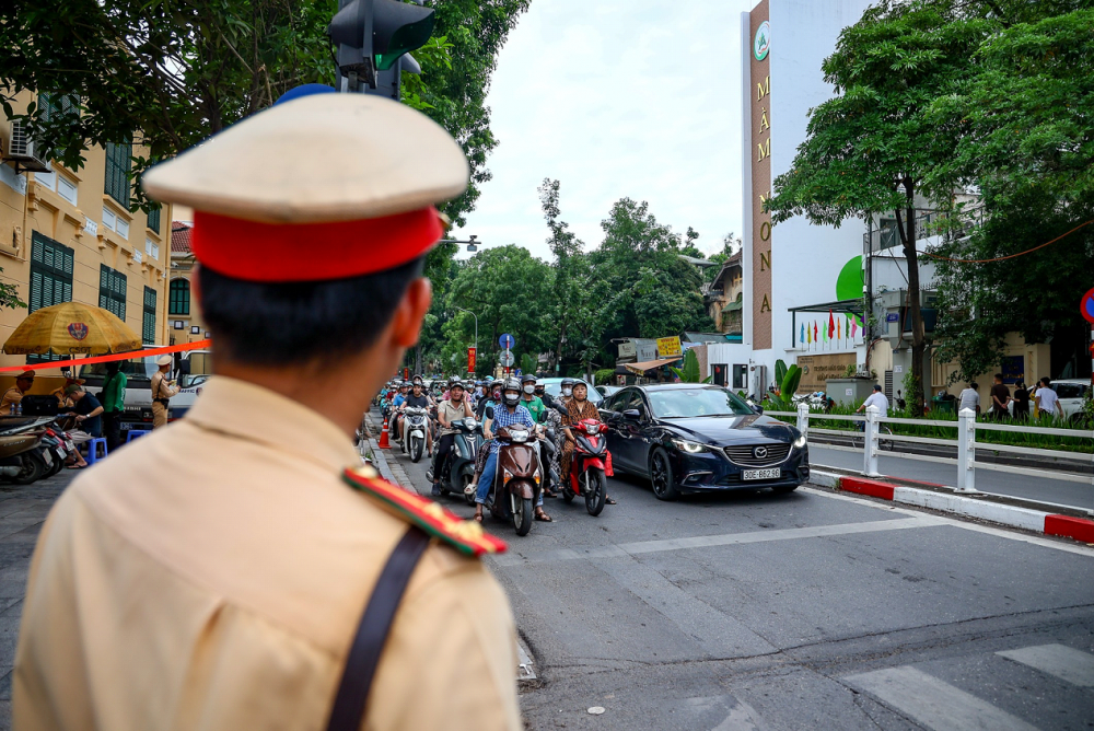 Việc thành lập 5 tổ công tác góp phần nâng cao ý thức chấp hành Luật Giao thông đường bộ của người dân ở Hà Nội