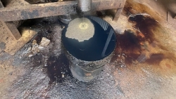 Hà Nội: Khởi tố vụ án xả dầu thải tái chế ở huyện Gia Lâm