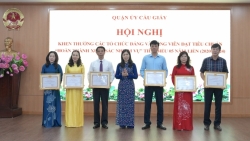 quan cau giay khen thuong to chuc dang dang vien hoan thanh xuat sac nhiem vu