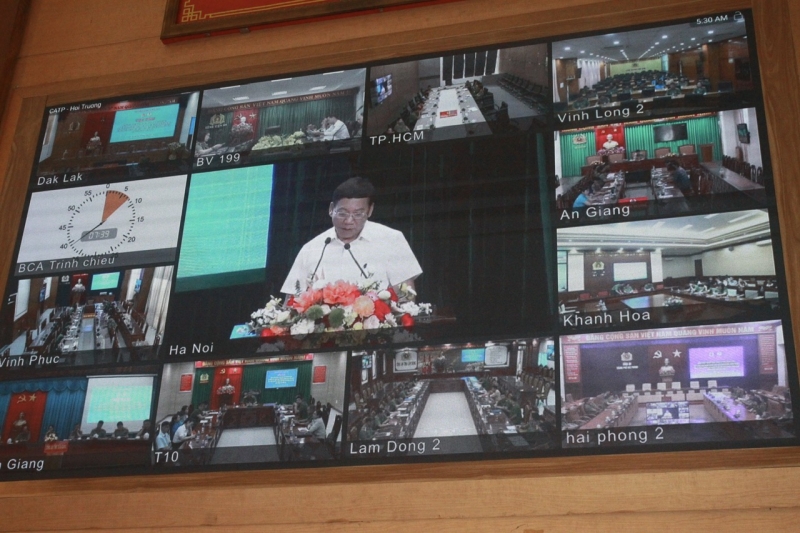 Diễn đàn được truyền trực tuyến từ điểm cầu Công an TP Hà Nội đến các điểm cầu Công an các đơn vị, địa phương.