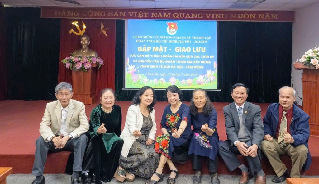 Cô Nguyễn Thị Thanh Hà và các cựu thanh niên tiền trạm Thủ đô