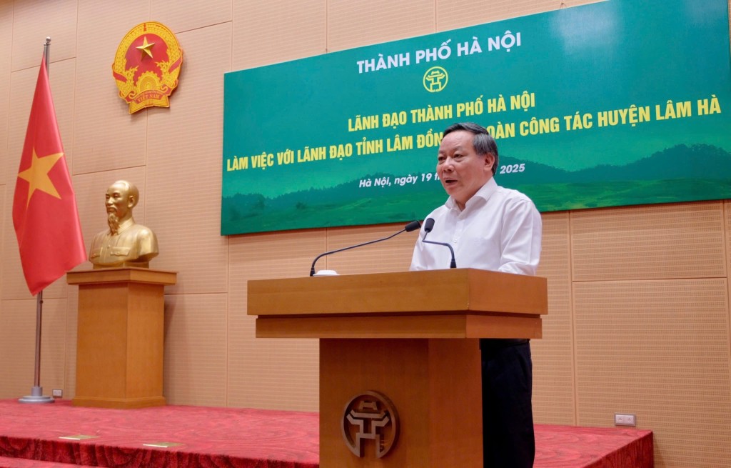 Đồng chí Nguyễn Văn Phong, Phó Bí thư Thường trực Thành uỷ phát biểu tại buổi làm việc