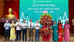 quan tay ho vinh danh 138 giao vien hoc sinh tieu bieu nam hoc 2024 2025