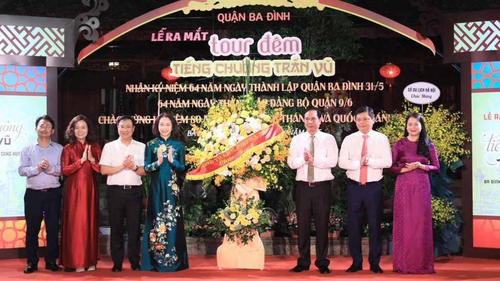 Tour đêm “Tiếng chuông Trấn Vũ” - Sản phẩm du lịch đặc sắc của Hà Nội