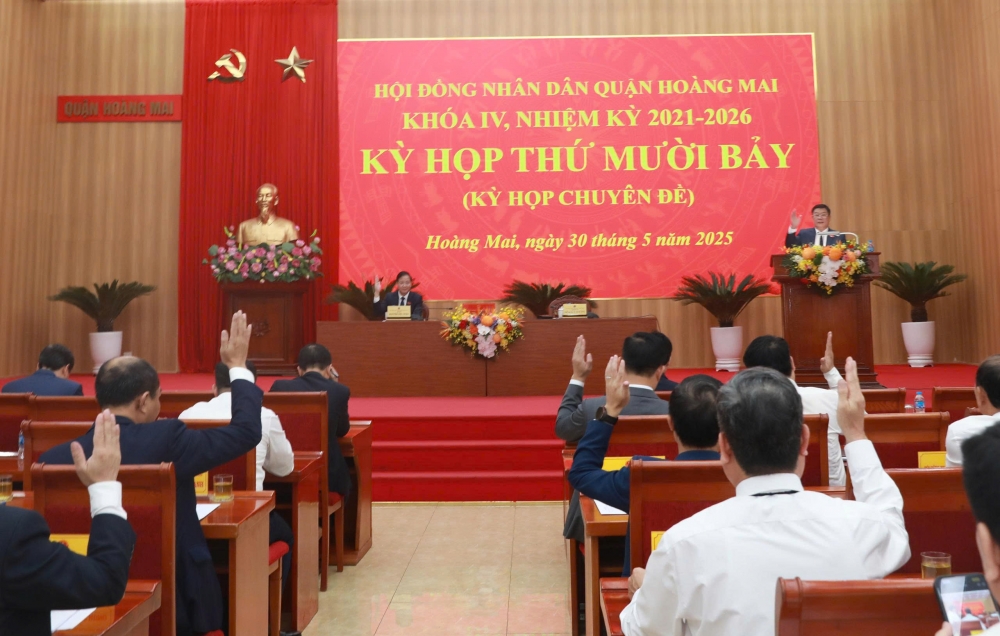 Kỳ họp chuyên đề thứ 17 của HĐND quận Hoàng Mai khóa IV: 100% đại biểu thông qua 2 Nghị quyết