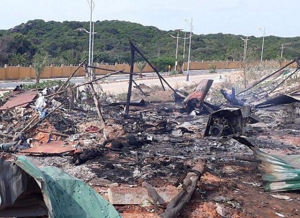 Nổ lớn trong đêm ở Cam Ranh (Khánh Hòa), 2 người chết, 8 người bị thương no lon trong dem o cam ranh khanh hoa 2 nguoi chet 8 nguoi bi thuong