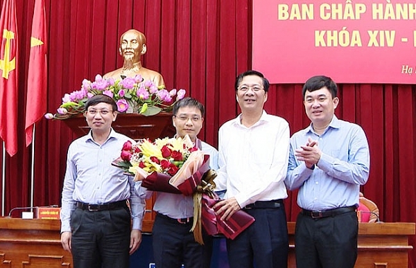 ong nguyen van thang trung cu chuc danh pho bi thu tinh uy quang ninh