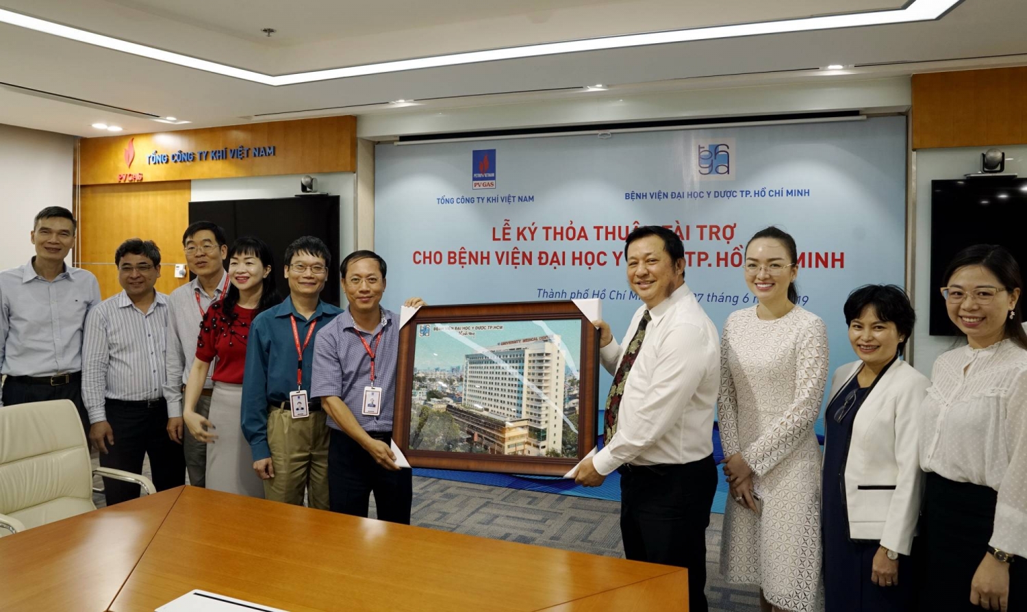 PV GAS ký kết Thỏa thuận tài trợ Bệnh viện Đại học Y Dược TP HCM pv gas ky ket thoa thuan tai tro benh vien dai hoc y duoc tp hcm