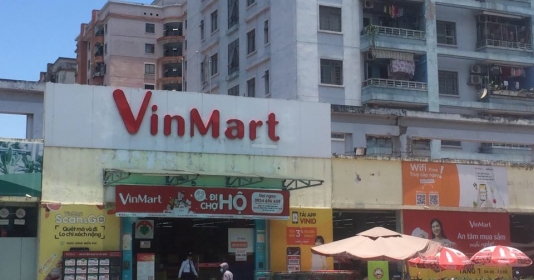 Siêu thị VinMart “móc túi” khách hàng từ gói giấy ăn đến khay Cherry đắt tiền