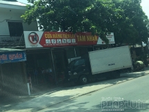 Lãnh đạo xã “ngang nhiên” vi phạm hành lang an toàn giao thông