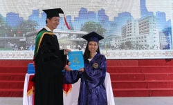 ‘Hoa lạc giữa rừng gươm’ vừa tốt nghiệp đã có việc xịn thu nhập cao