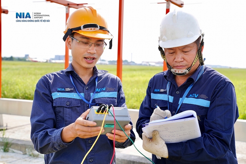 phia sau nhung chuyen bay an toan mua nang noi bai