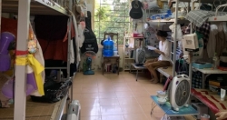 Sinh viên vật vã chống chọi cái nóng như chảo lửa của Hà Nội