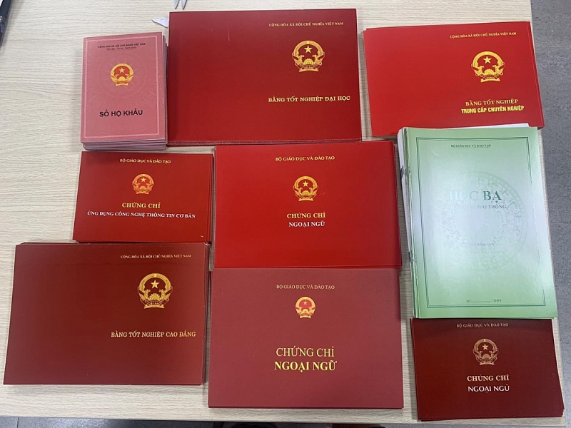 Phôi bằng đại học được làm giả