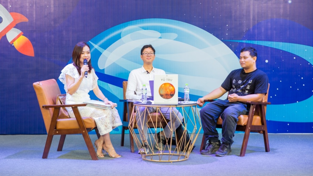 Tìm hiểu "Vũ trụ và những điều không tưởng" tại Phố Sách Hà Nội