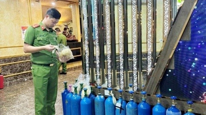 Hà Nội tăng cường kiểm tra, xử phạt quán karaoke biến tướng thành nhà hàng ăn uống