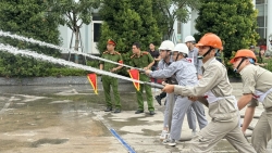 Thanh Xuân: Lực lượng PCCC các đơn vị doanh nghiệp sôi nổi thi nghiệp vụ