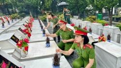 Công an quận Tây Hồ mang yêu thương "về nguồn"