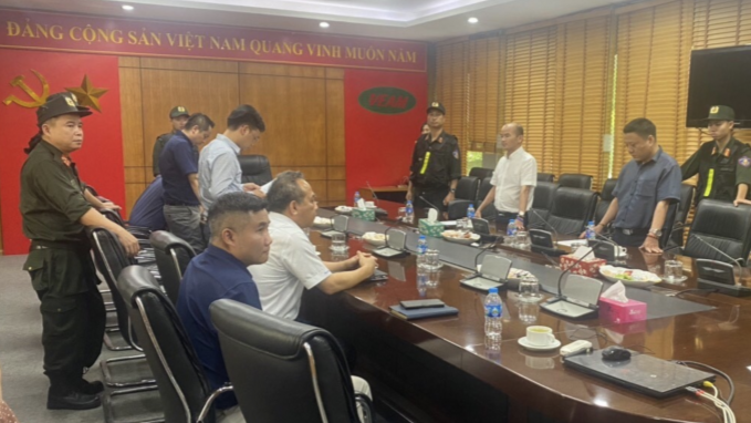 Cơ quan chức năng thực hiện lệnh bắt tạm giam Tổng giám đốc Tổng công ty Máy động lực và Máy nông nghiệp Việt Nam.