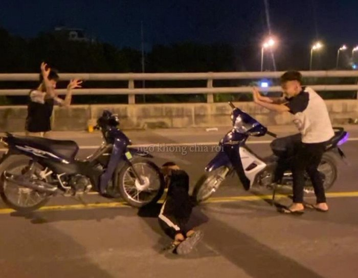 Xử lý thanh niên giả tạo hiện trường tai nạn trên cầu để chụp ảnh