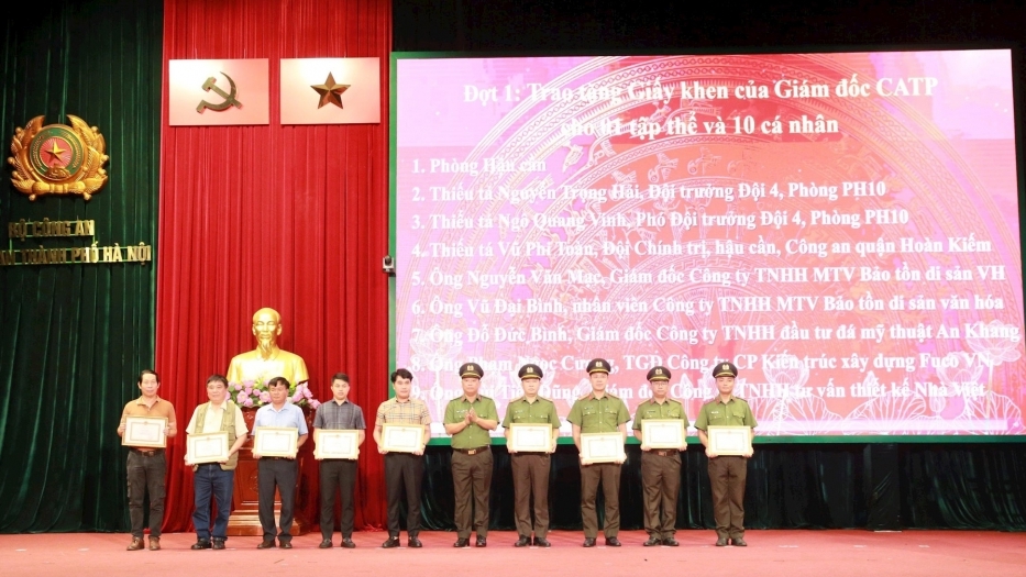 Công an Hà Nội khen thưởng 458 tập thể, cá nhân có thành tích thi đua đặc biệt