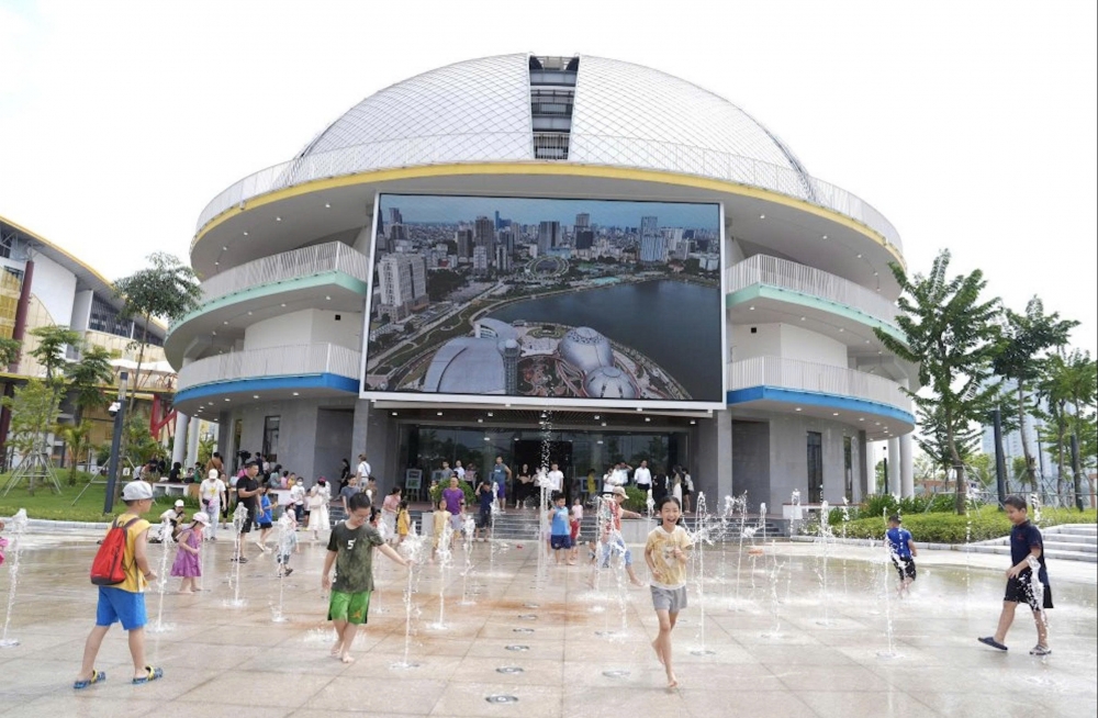 Trẻ em vui chơi tại Cung Thiếu nhi mới