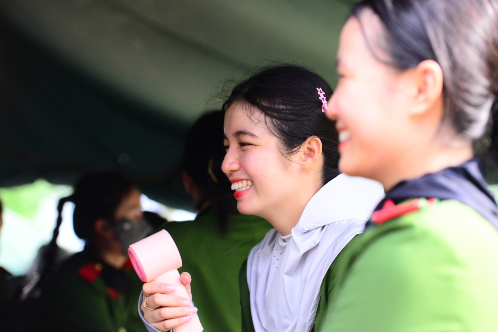 Các nữ chiến sĩ coi đây là cơ hội rèn luyện, khẳng định bản thân