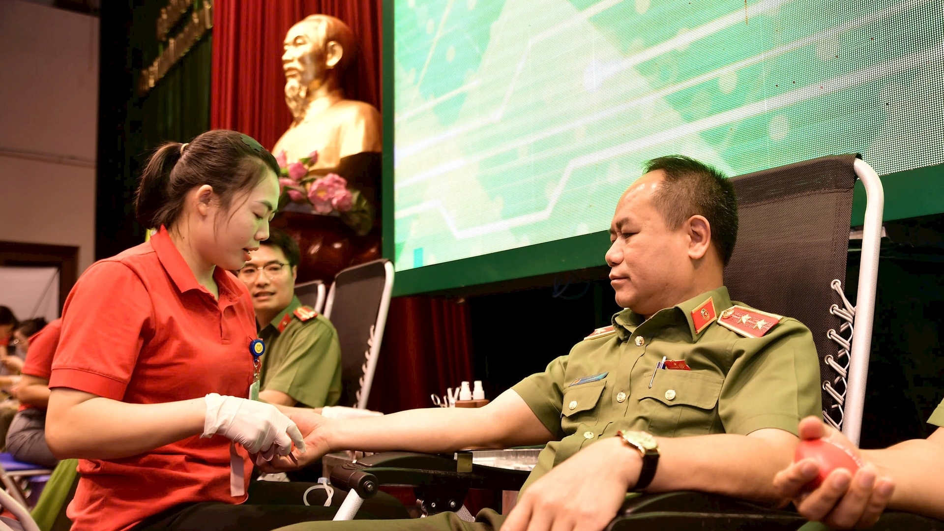 Công an Hà Nội phát động Hành trình “Giọt máu nghĩa tình” năm 2025