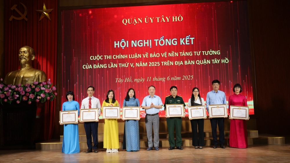 Quận Tây Hồ: Vinh danh 8 tập thể, 52 cá nhân đoạt giải cuộc thi chính luận