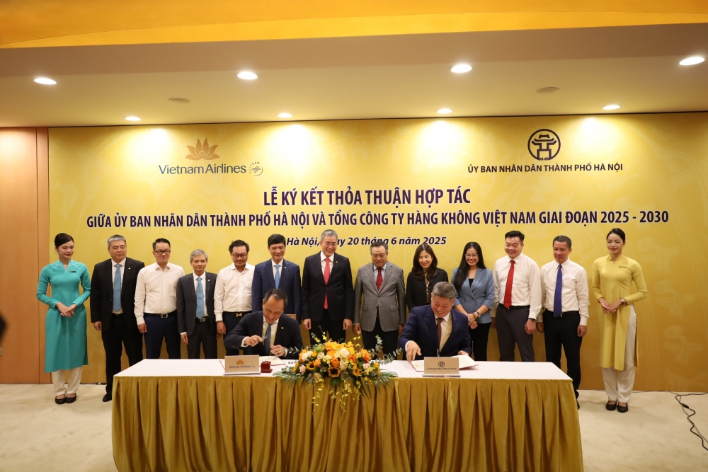 Hà Nội và Vietnam Airlines ký thoả thuận hợp tác đẩy mạnh phát triển du lịch