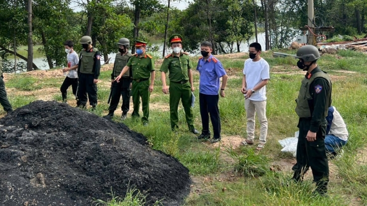 Công an Hà Nội phá vụ án đổ chất thải công nghiệp đặc biệt lớn