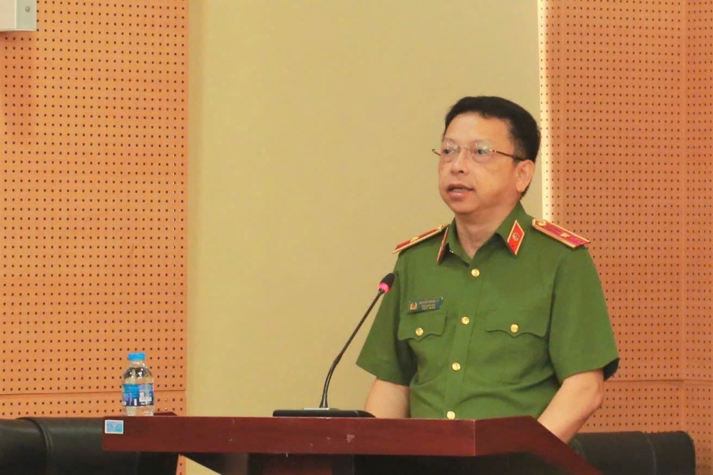 Thiếu tướng Nguyễn Hồng Ky, Phó Giám đốc CATP Hà Nội trực tiếp truyền đạt nội dung tập huấn