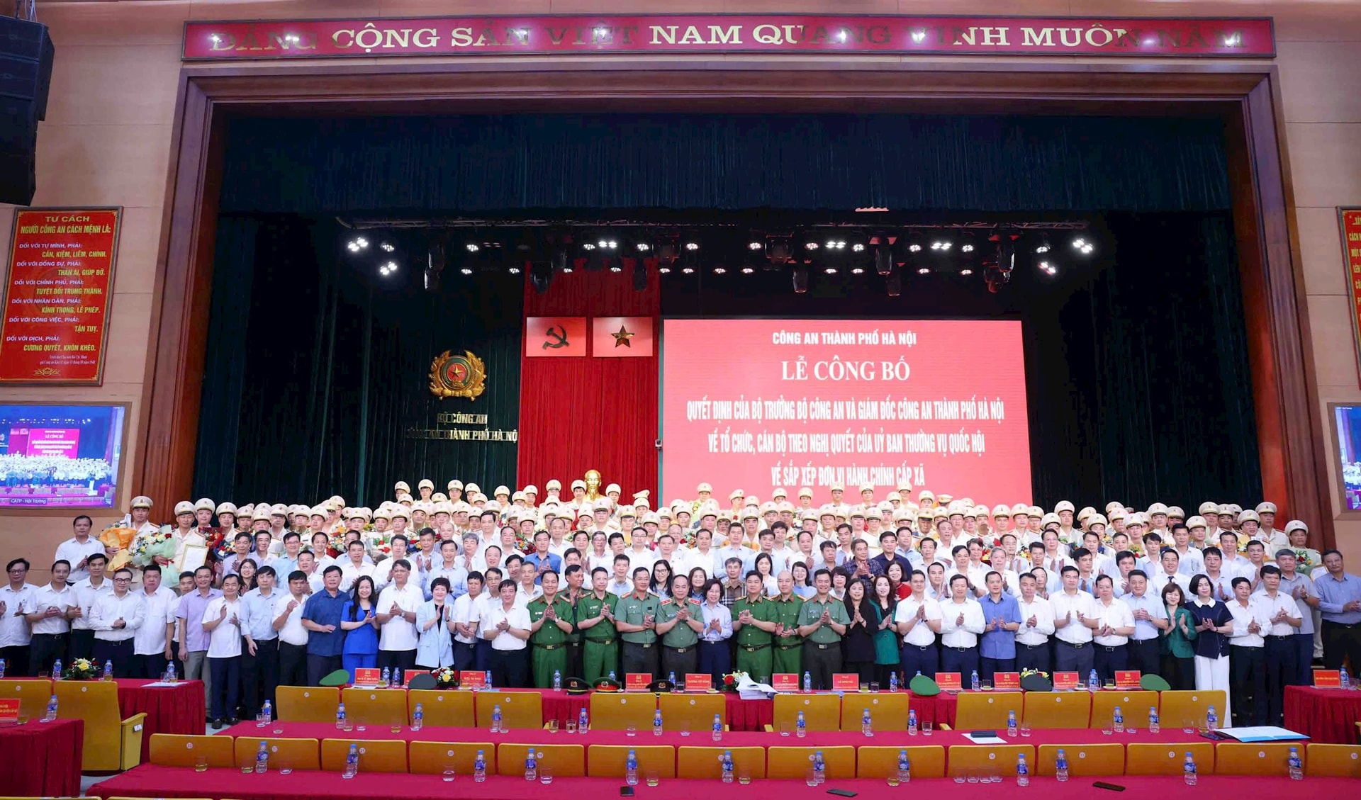 Hà Nội công bố tổ chức, cán bộ Công an 126 xã, phường Hà Nội công bố tổ chức, cán bộ Công an 126 xã, phường