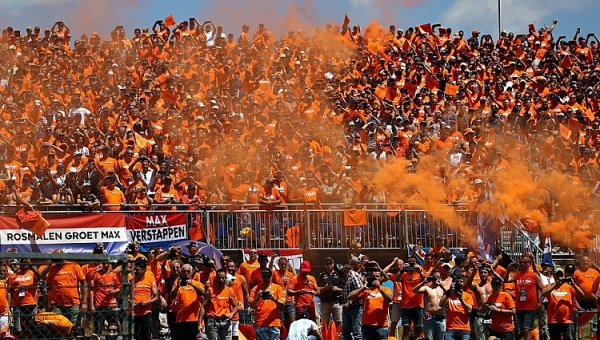 Thần đồng Hà Lan chặn mạch thắng của Mercedes than dong ha lan chan mach thang cua mercedes