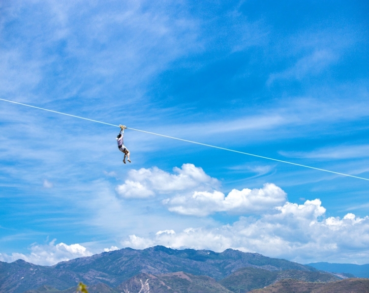 5 ly do khong the bo qua duong truot zipline dai nhat viet nam