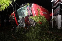 Lật xe khách ở Đắk Lắk 1 người tử vong, nhiều người bị thương