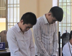 Ghen tuông, thanh niên rủ bạn đi chém tình địch