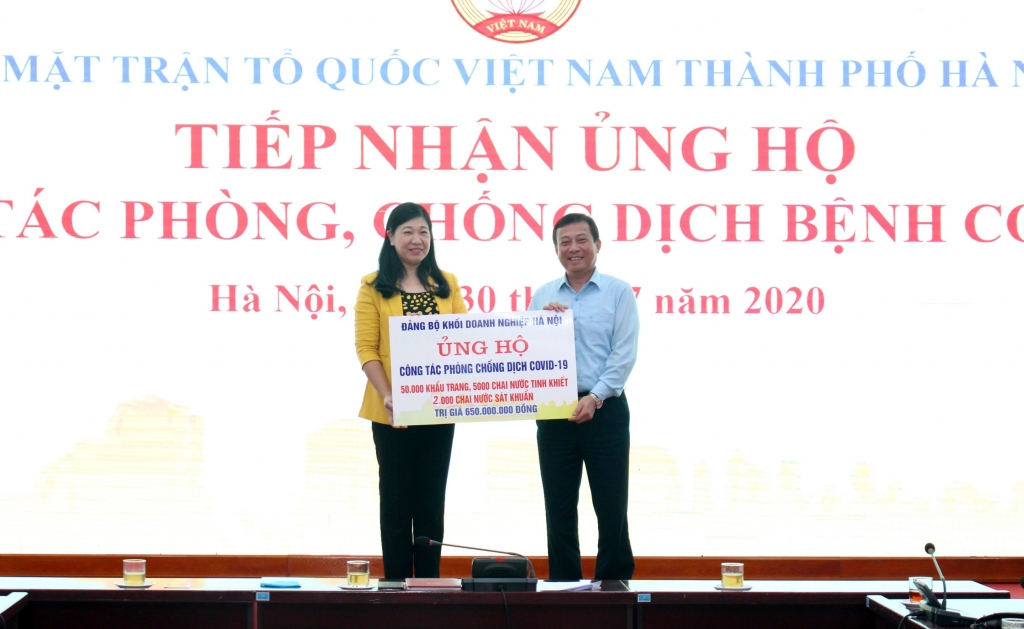 MTTQ Việt Nam thành phố Hà Nội tiếp nhận ủng hộ phòng chống dịch Covid-19 giai đoạn 3