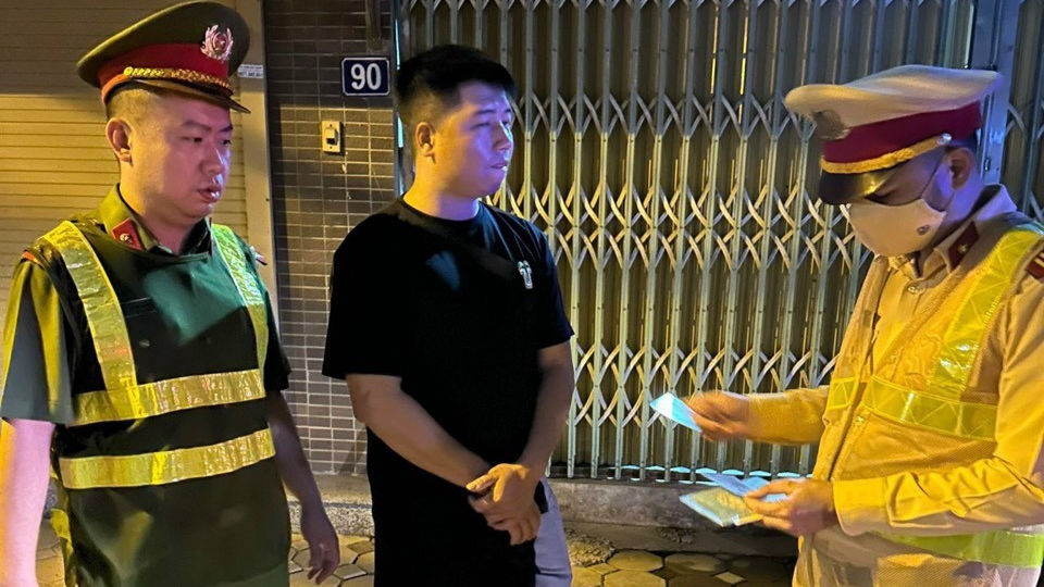 Lực lượng chức năng kiểm soát các trường hợp có dấu hiệu vi phạm trên địa bàn Lực lượng chức năng kiểm soát các trường hợp có dấu hiệu vi phạm trên địa bàn