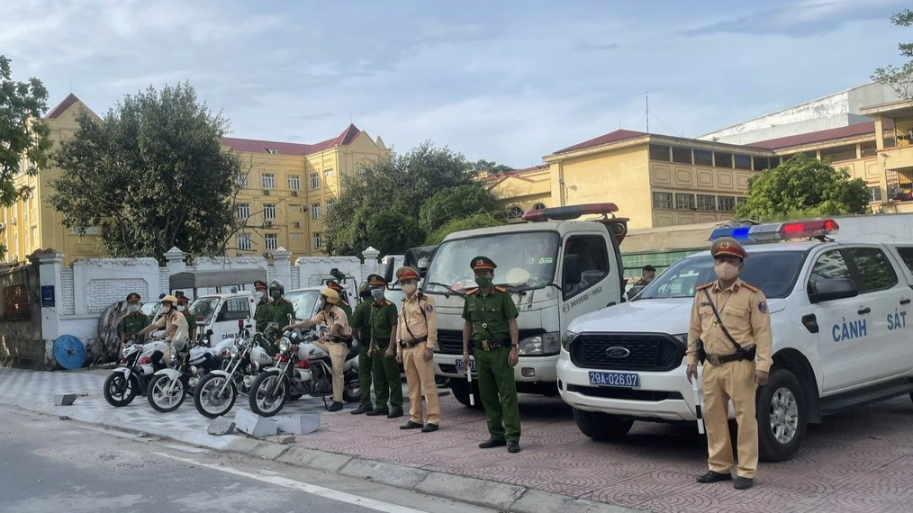 Công an quận Tây Hồ triển khai phương án đảm bảo trật tự , trật tự an toàn giao thông trên địa bàn Công an quận Tây Hồ triển khai phương án đảm bảo trật tự , trật tự an toàn giao thông trên địa bàn