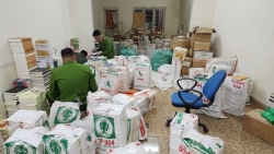 Hà Nội: Khởi tố 3 đối tượng sản xuất hơn 100 tấn sách giả ở Quốc Oai và Thạch Thất