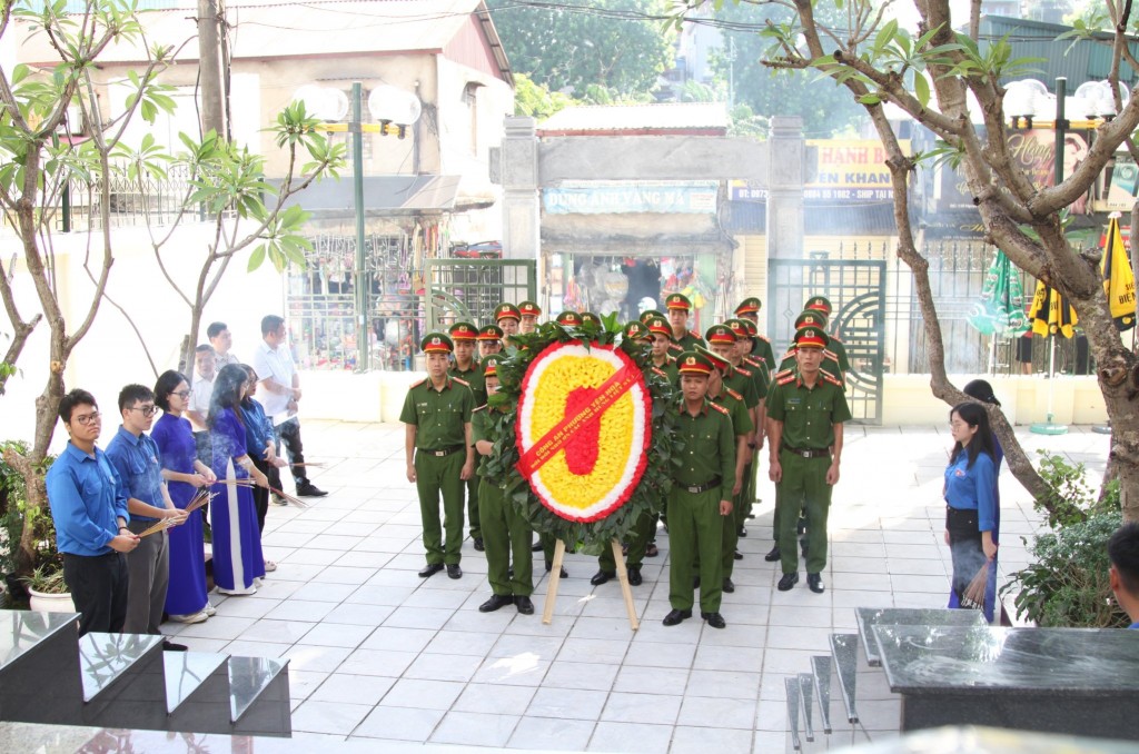 Công an phường Yên Hoà dâng hương hoa tưởng nhớ anh linh các anh hùng liệt sĩ