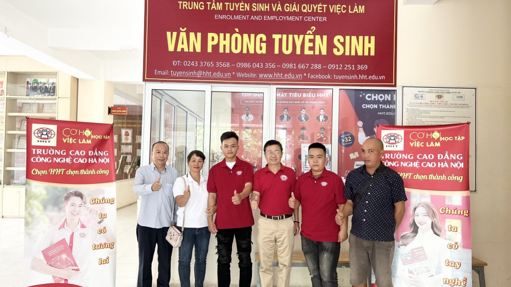 Nhiều gia đình đồng hành cùng con lựa chọn cánh cổng học nghề thay vì vào trường đại học dù đạt điểm số cao trong Kỳ thi tốt nghiệp THPT vừa qua